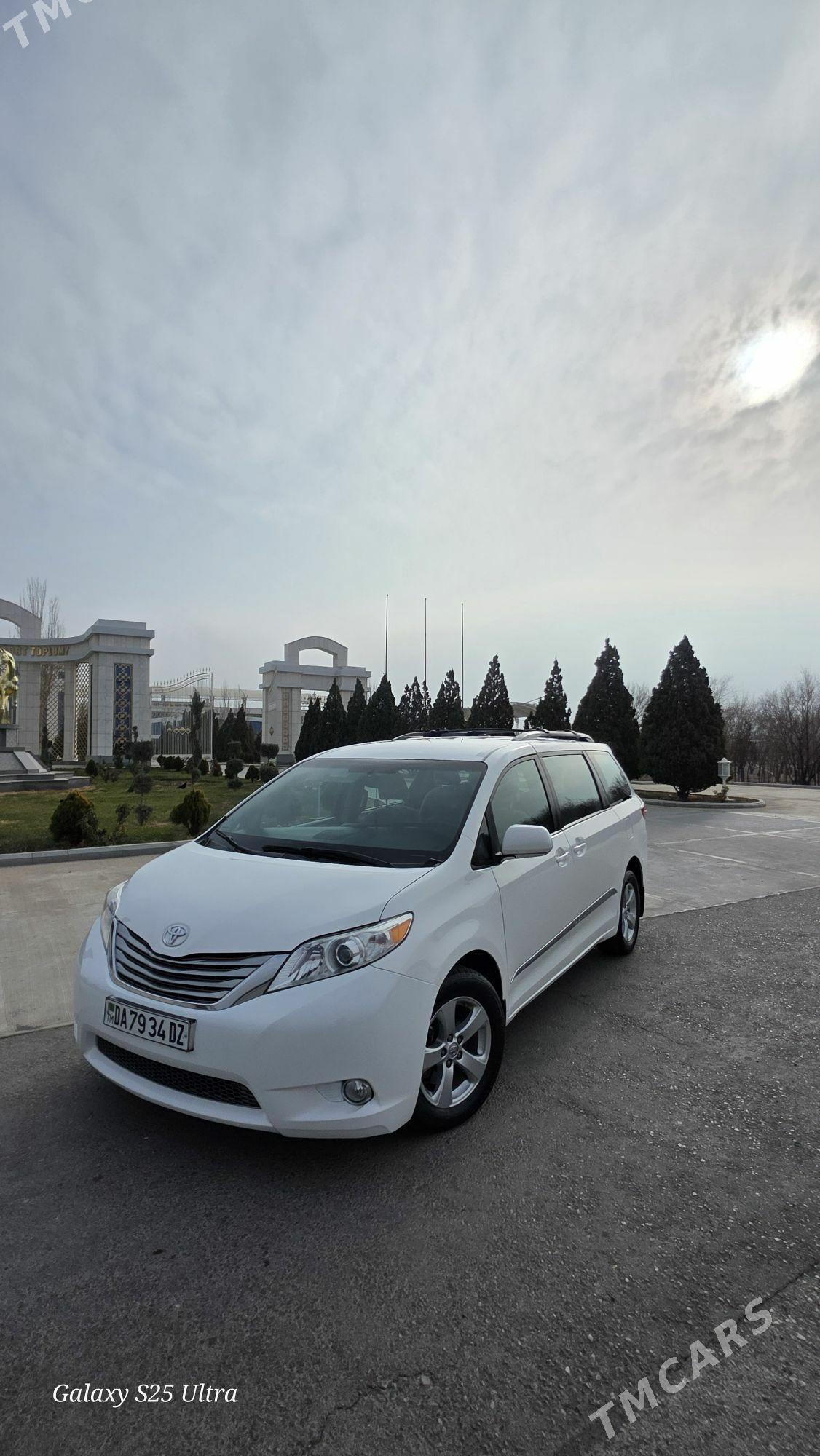 Toyota Sienna 2017 - 380 000 TMT - Şabat etr. - img 9