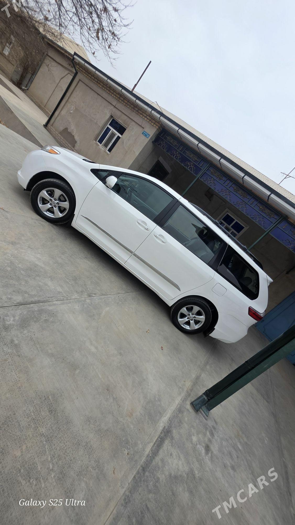 Toyota Sienna 2017 - 380 000 TMT - Şabat etr. - img 3