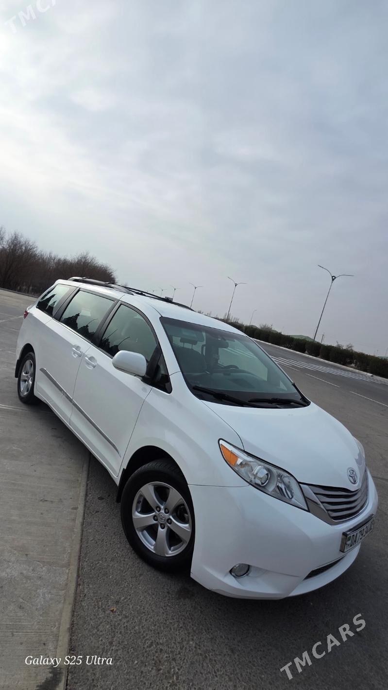 Toyota Sienna 2017 - 380 000 TMT - Şabat etr. - img 7