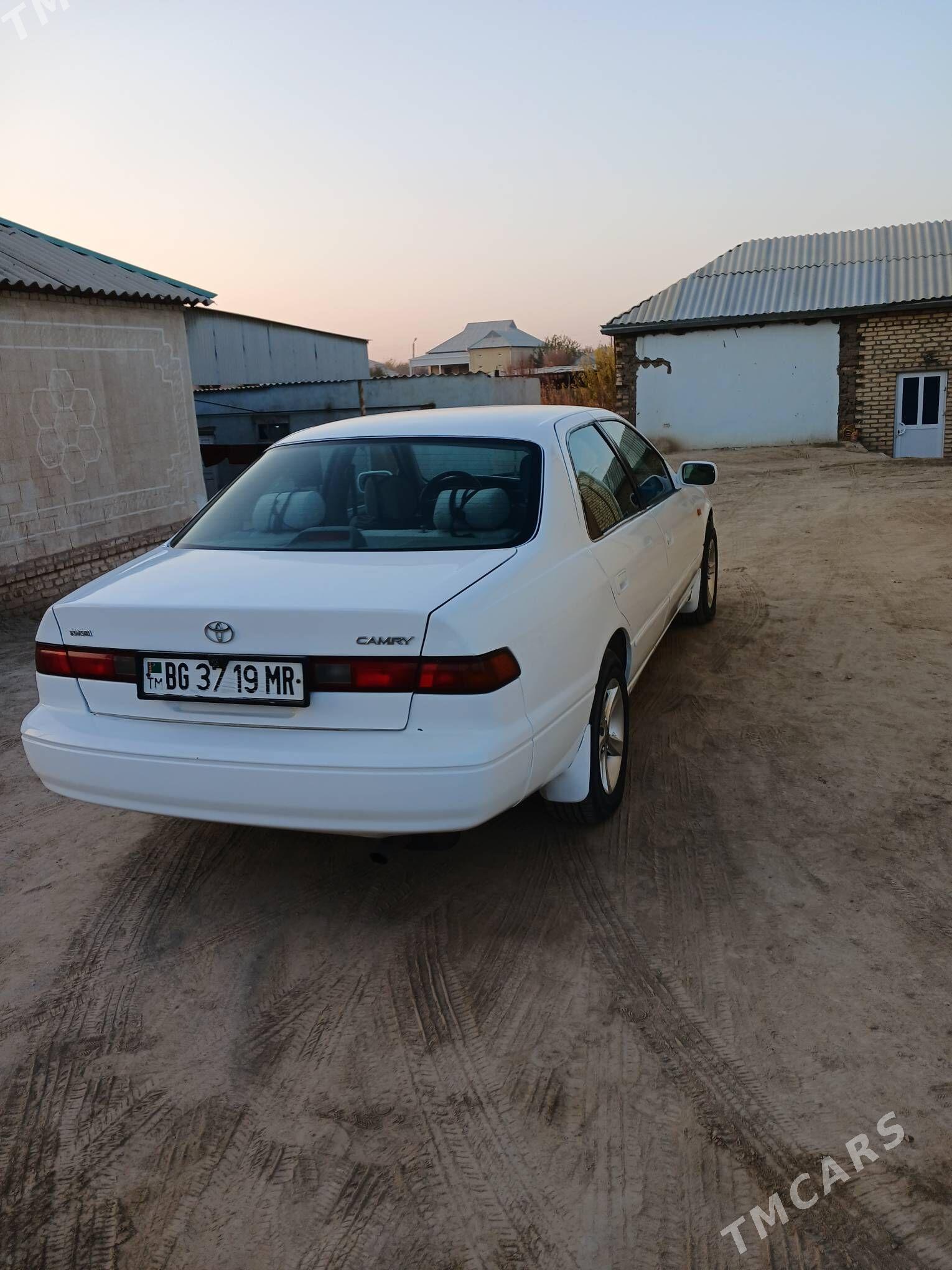 Toyota Camry 1998 - 135 000 TMT - Мары - img 4