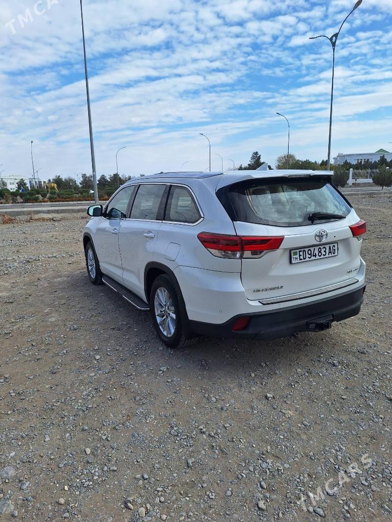 Toyota Highlander 2018 - 520 000 TMT - Ашхабад - img 3
