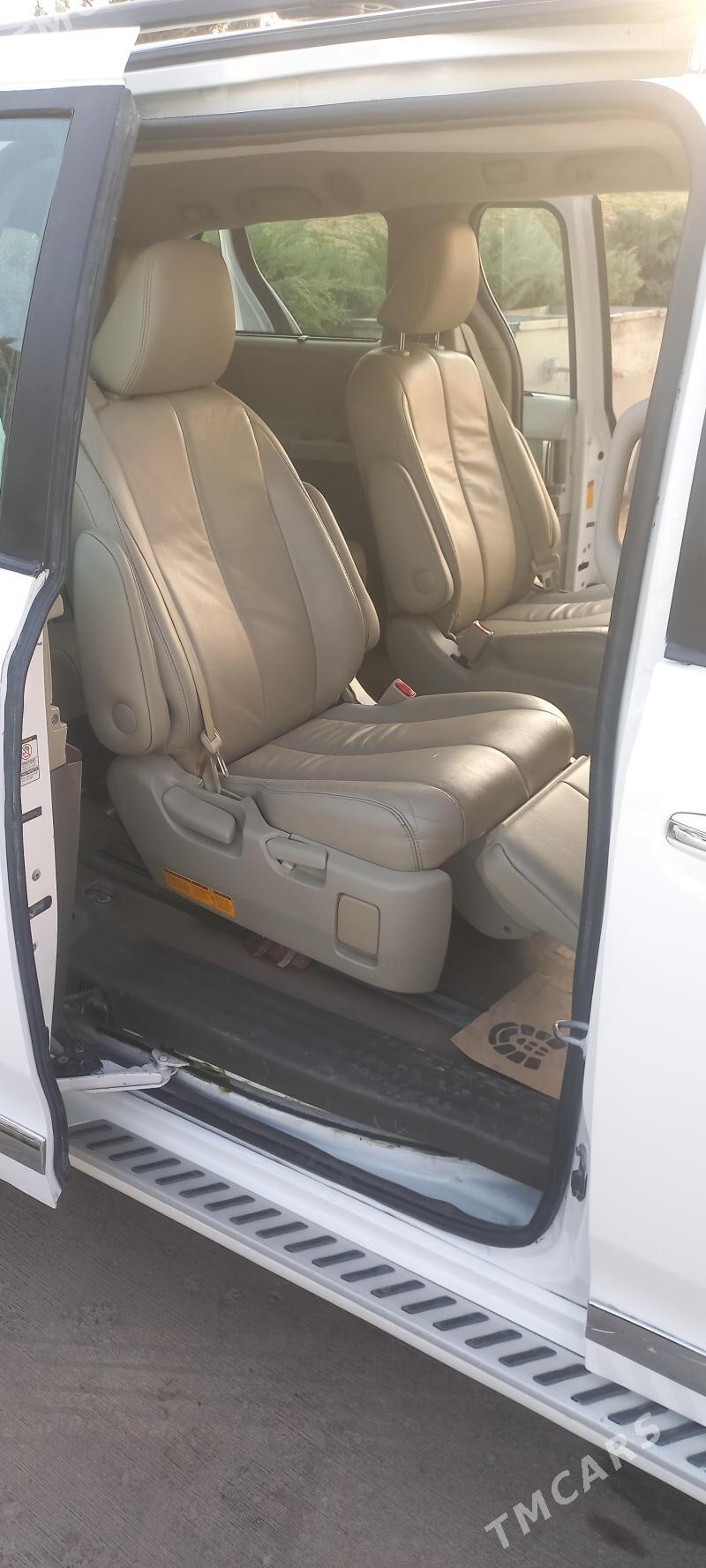 Toyota Sienna 2014 - 350 000 TMT - Ашхабад - img 8