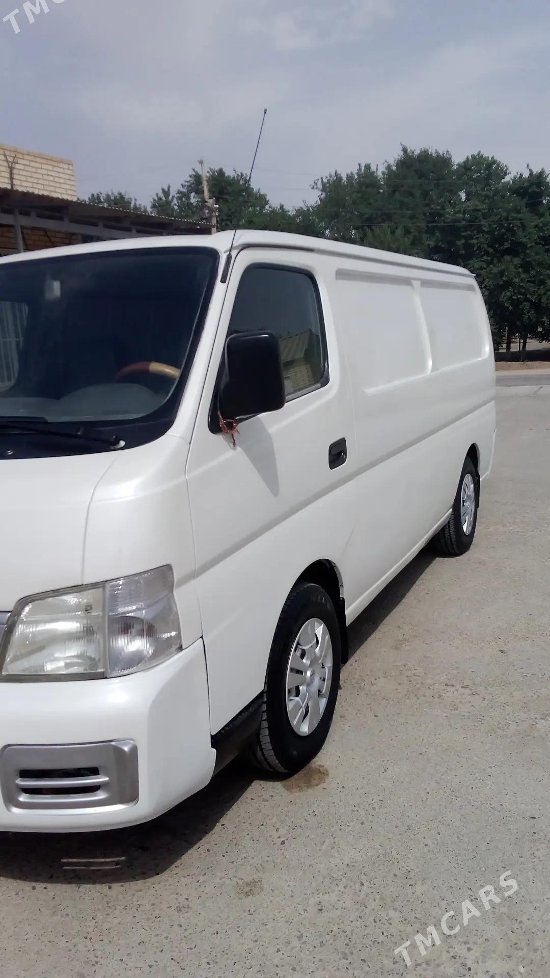 Toyota Hiace 2005 - 120 000 TMT - Сакарчага - img 1