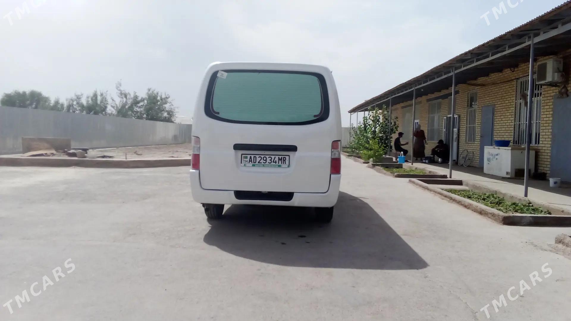 Toyota Hiace 2005 - 120 000 TMT - Сакарчага - img 4