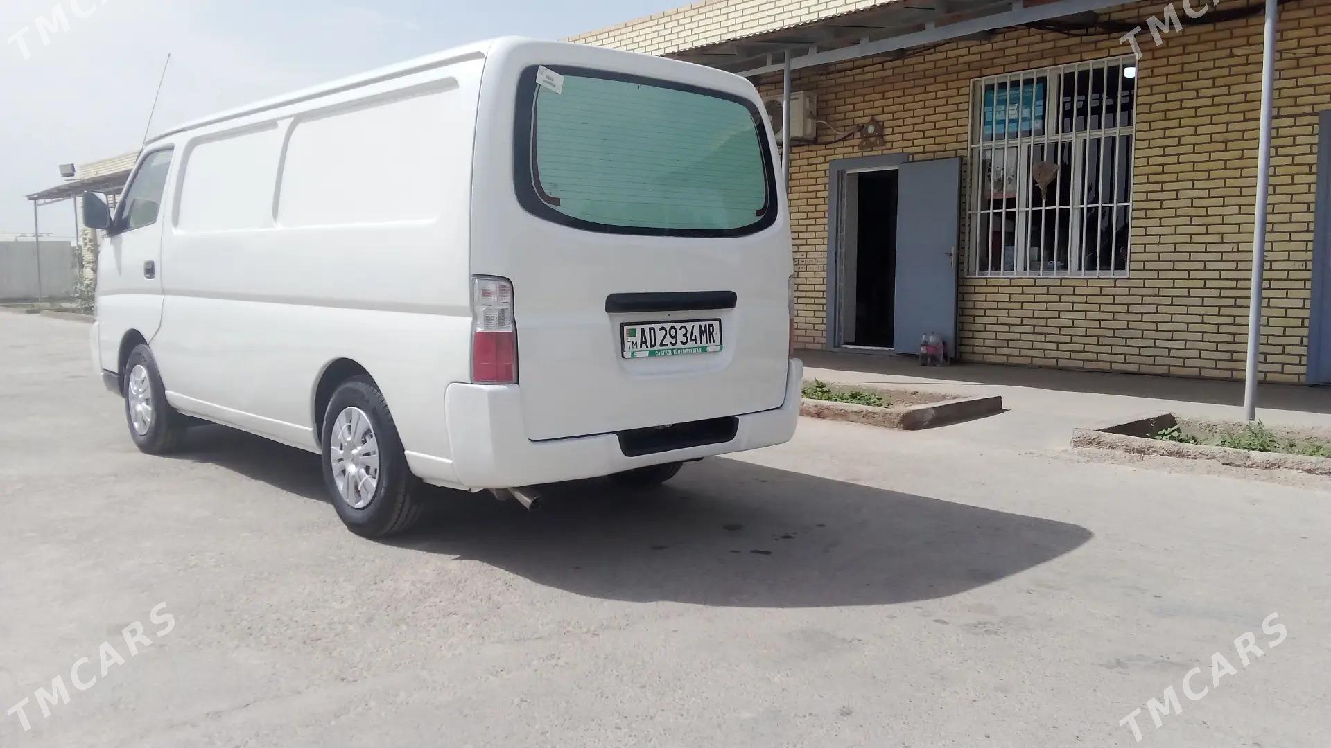 Toyota Hiace 2005 - 120 000 TMT - Сакарчага - img 2