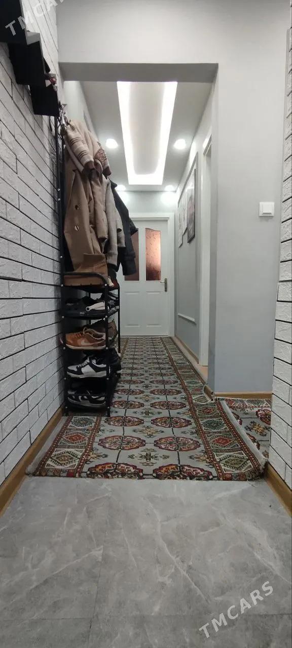 11mkr 4/1 2komnat - 11 мкр - img 1