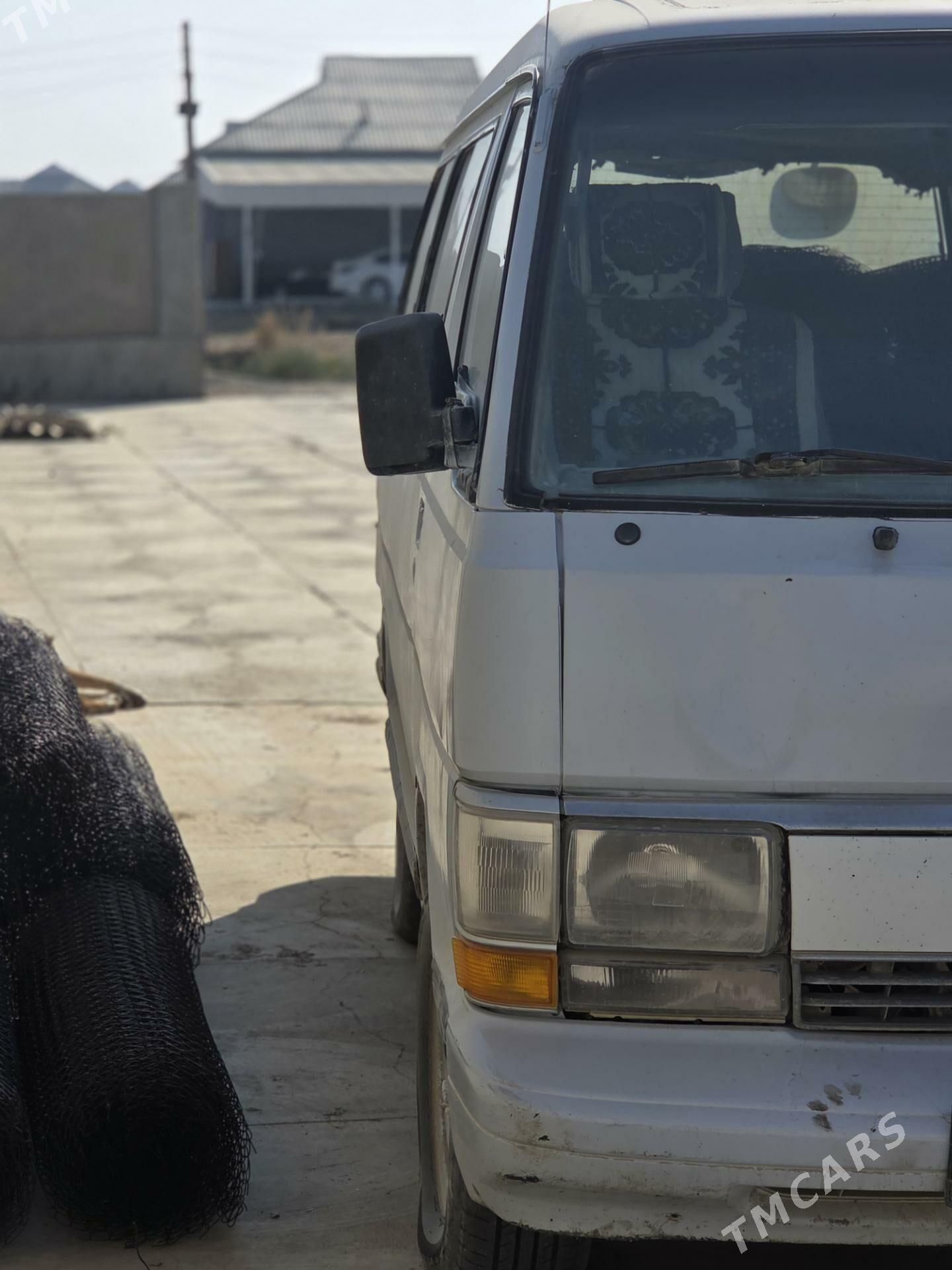 Toyota Hiace 1995 - 35 000 TMT - Мары - img 4
