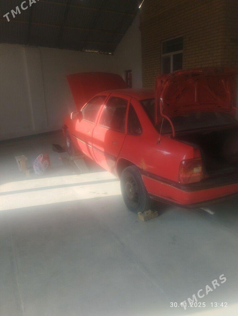 Opel Vectra 1990 - 30 000 TMT - Дянев - img 2