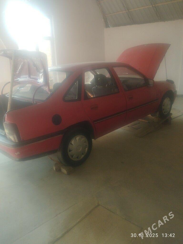 Opel Vectra 1990 - 30 000 TMT - Дянев - img 4