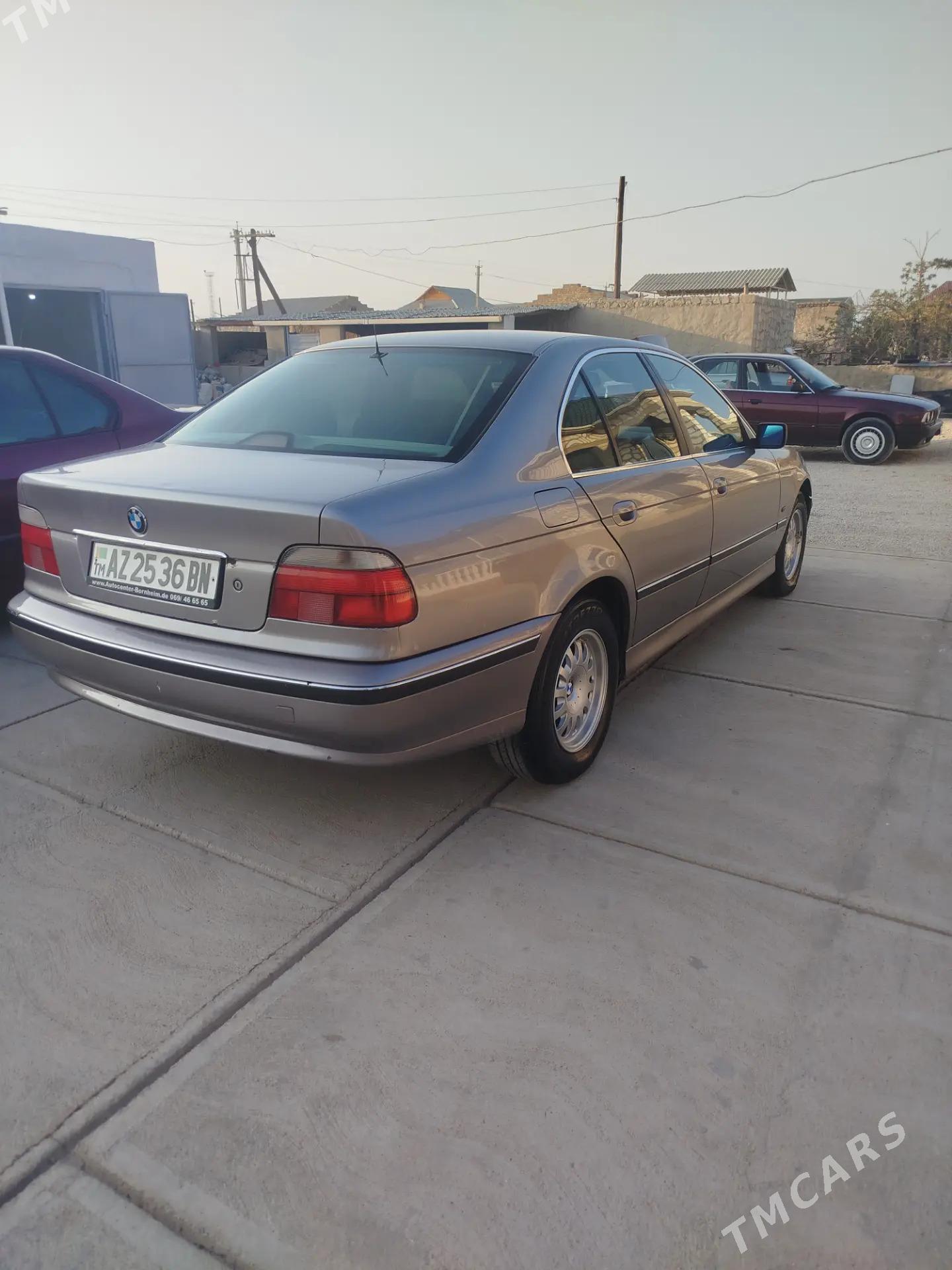 BMW E39 1996 - 100 000 TMT - Балканабат - img 2