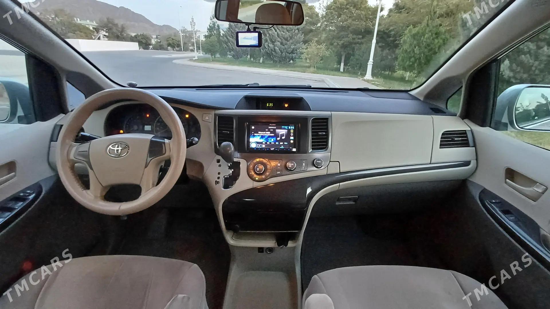 Toyota Sienna 2011 - 295 000 TMT - Туркменбаши - img 1