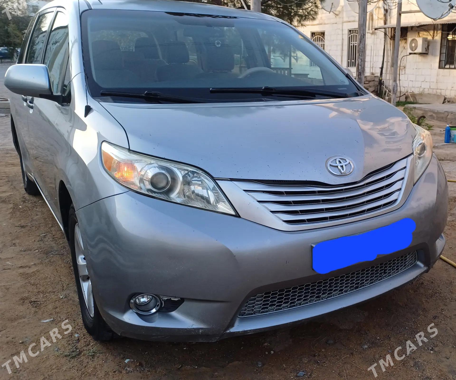Toyota Sienna 2011 - 295 000 TMT - Туркменбаши - img 8