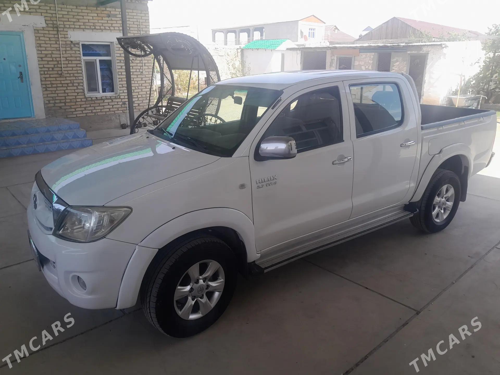 Toyota Hilux 2011 - 270 000 TMT - Balkanabat - img 3