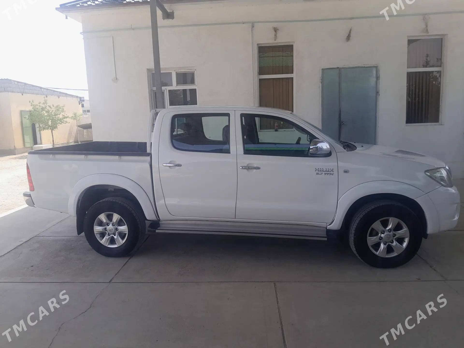 Toyota Hilux 2011 - 270 000 TMT - Balkanabat - img 4