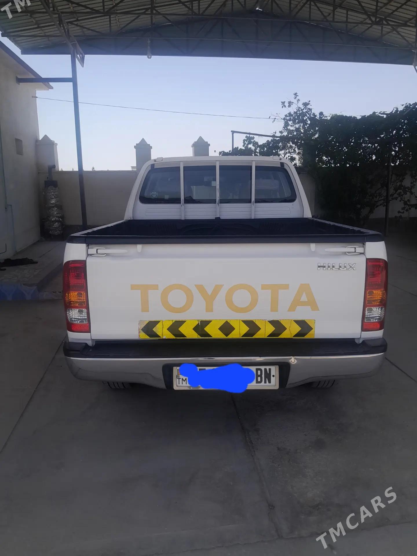 Toyota Hilux 2011 - 270 000 TMT - Balkanabat - img 2