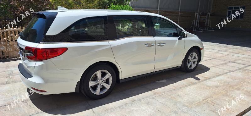 Toyota Sienna 2018 - 355 000 TMT - Мары - img 3