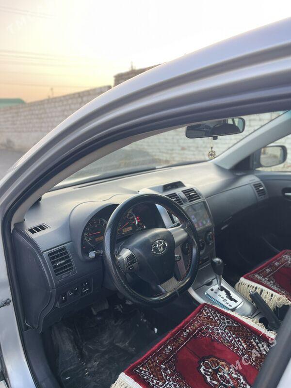 Toyota Corolla 2011 - 185 000 TMT - Ак-Бугдайский этрап - img 4