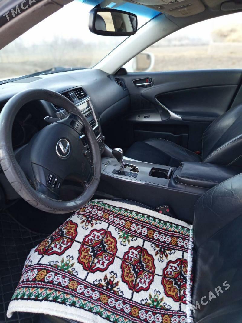 Lexus IS 2009 - 190 000 TMT - етр. Туркменбаши - img 4