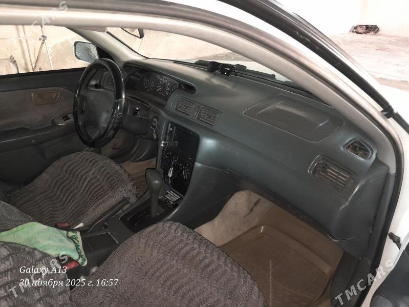 Toyota Camry 1998 - 120 000 TMT - Байрамали - img 4