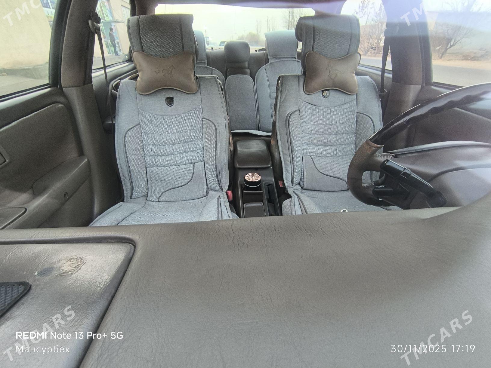 Toyota Camry 2001 - 140 000 TMT - Дашогуз - img 6