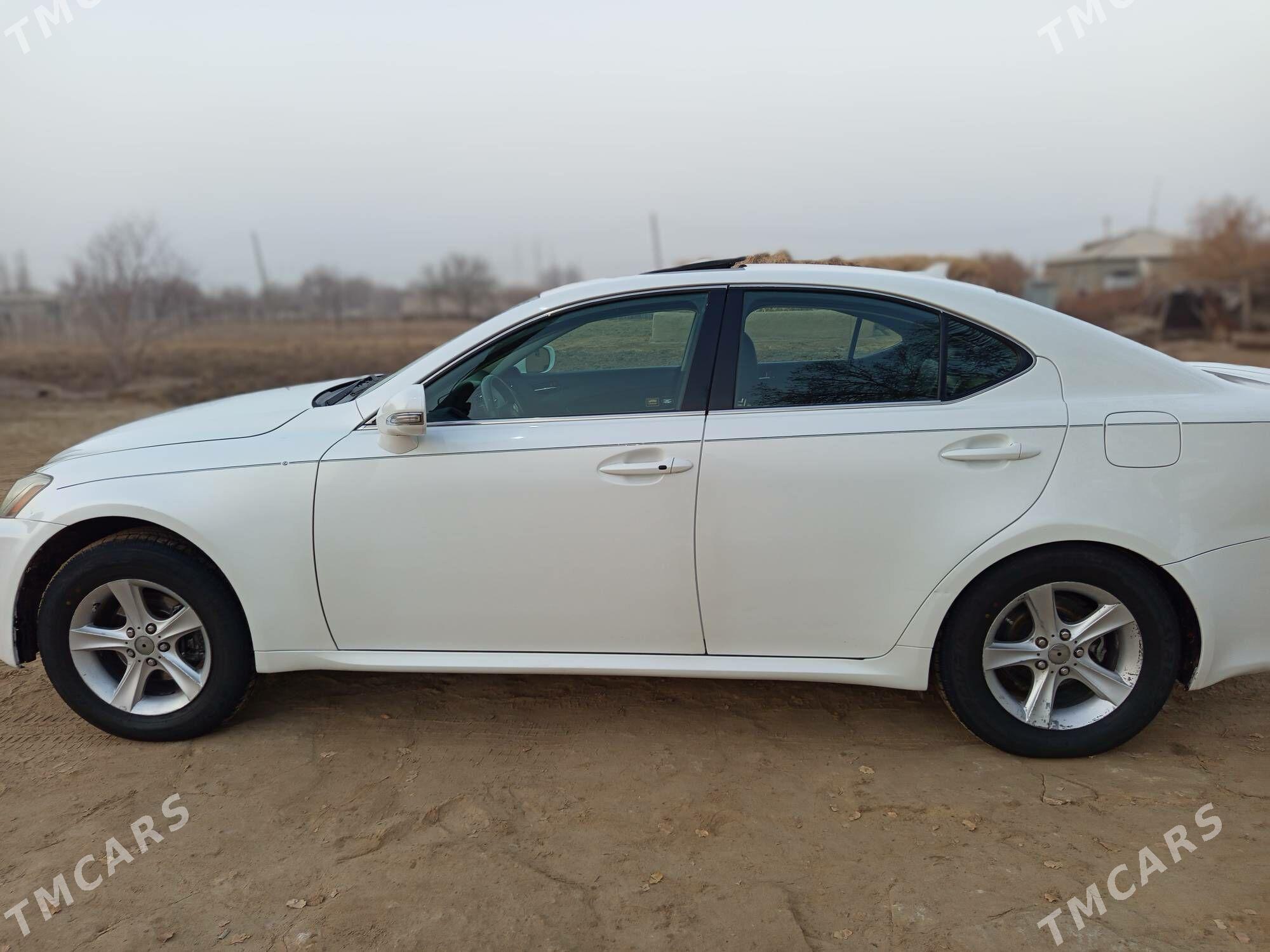 Lexus IS 2009 - 190 000 TMT - етр. Туркменбаши - img 2