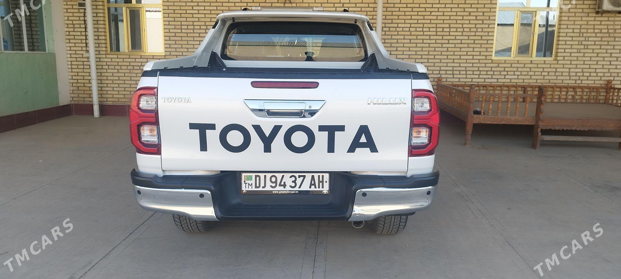 Toyota Hilux 2023 - 625 000 TMT - Серахс - img 5