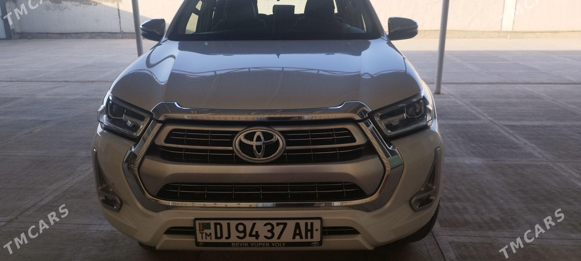 Toyota Hilux 2023 - 625 000 TMT - Серахс - img 8
