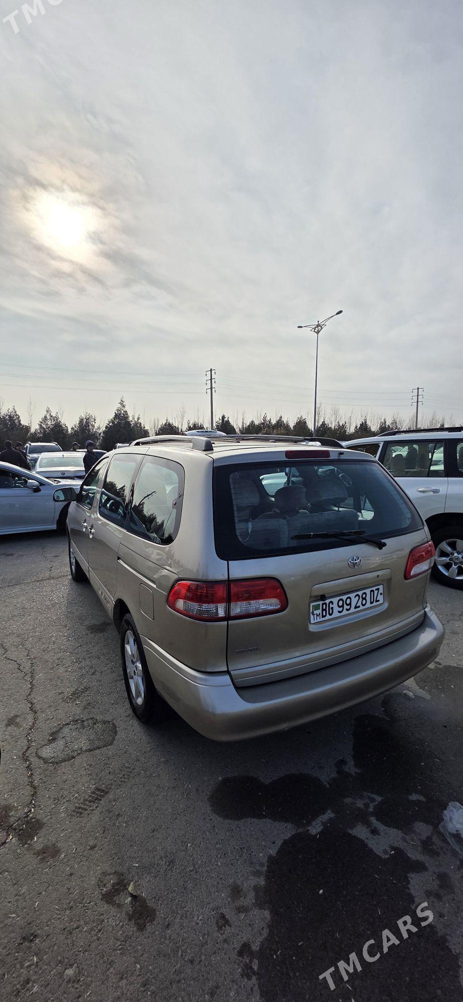 Toyota Sienna 2001 - 220 000 TMT - Дашогуз - img 1