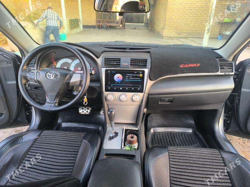 Toyota Camry 2011 - 210 000 TMT - Тагтабазар - img 4