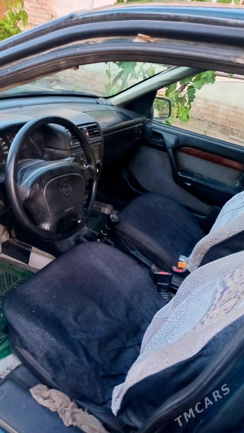 Opel Vectra 1994 - 39 000 TMT - Губадаг - img 5