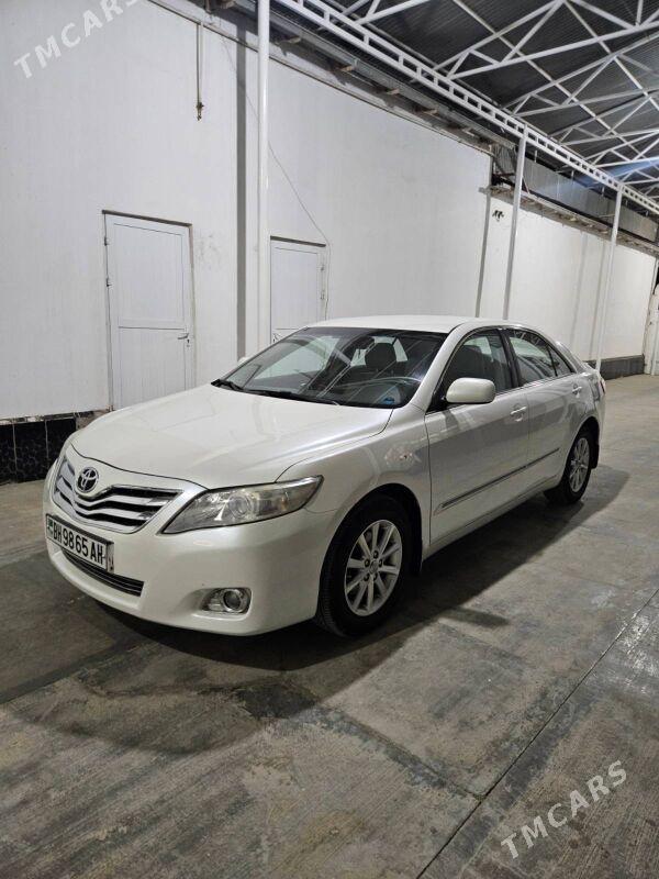 Toyota Camry 2010 - 210 000 TMT - Теджен - img 1