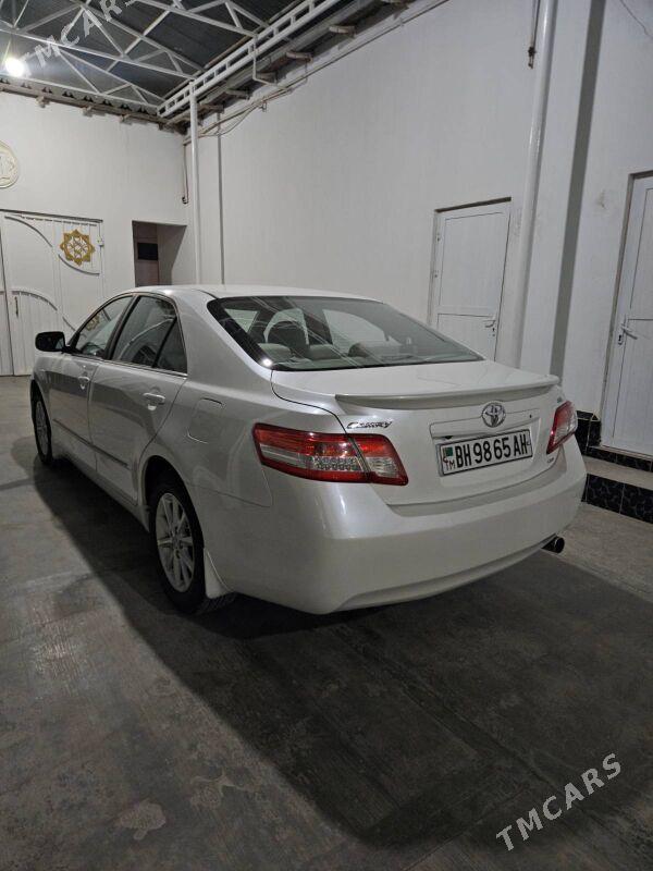 Toyota Camry 2010 - 210 000 TMT - Теджен - img 3