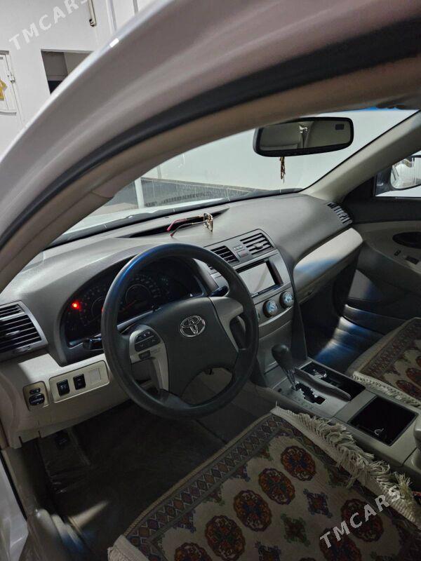 Toyota Camry 2010 - 210 000 TMT - Теджен - img 6