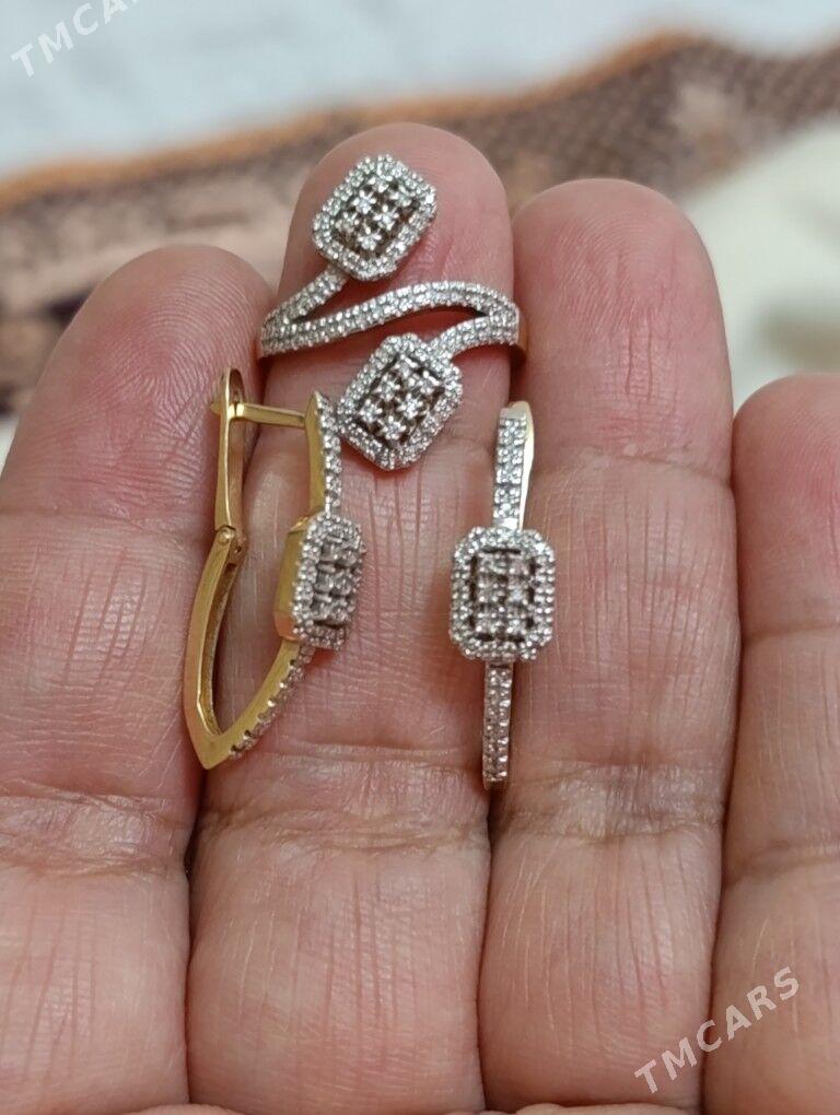 Gyzyl yerewan komplekt - Sowetskiý köç. (Garaşsyzlyk şaýoly) - img 2