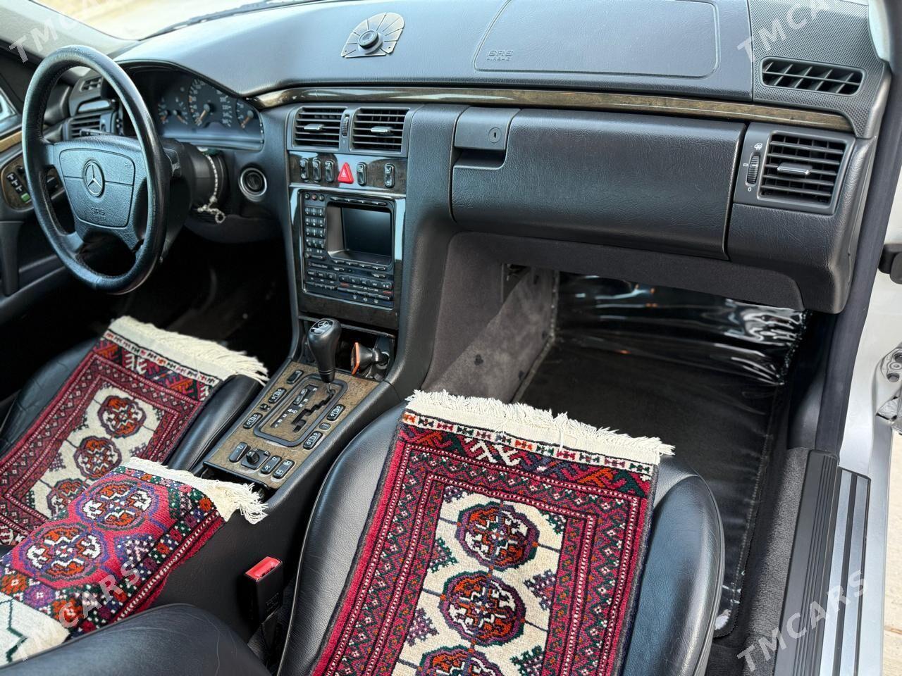 Mercedes-Benz E320 2000 - 142 000 TMT - Mary - img 6