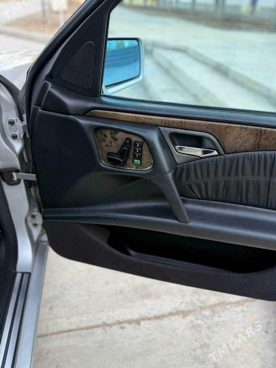 Mercedes-Benz E320 2000 - 142 000 TMT - Mary - img 5