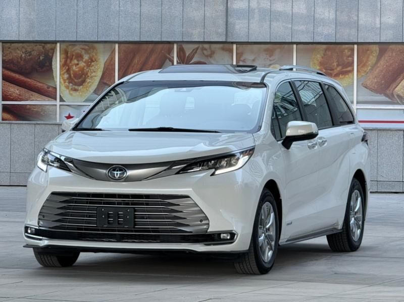 Toyota Sienna 2021 - 638 000 TMT - Ашхабад - img 4