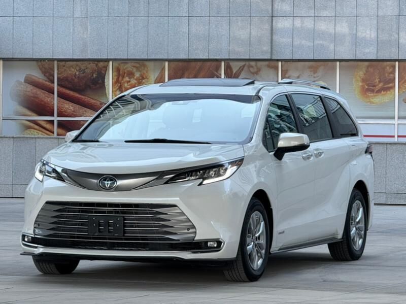 Toyota Sienna 2021 - 638 000 TMT - Ашхабад - img 2