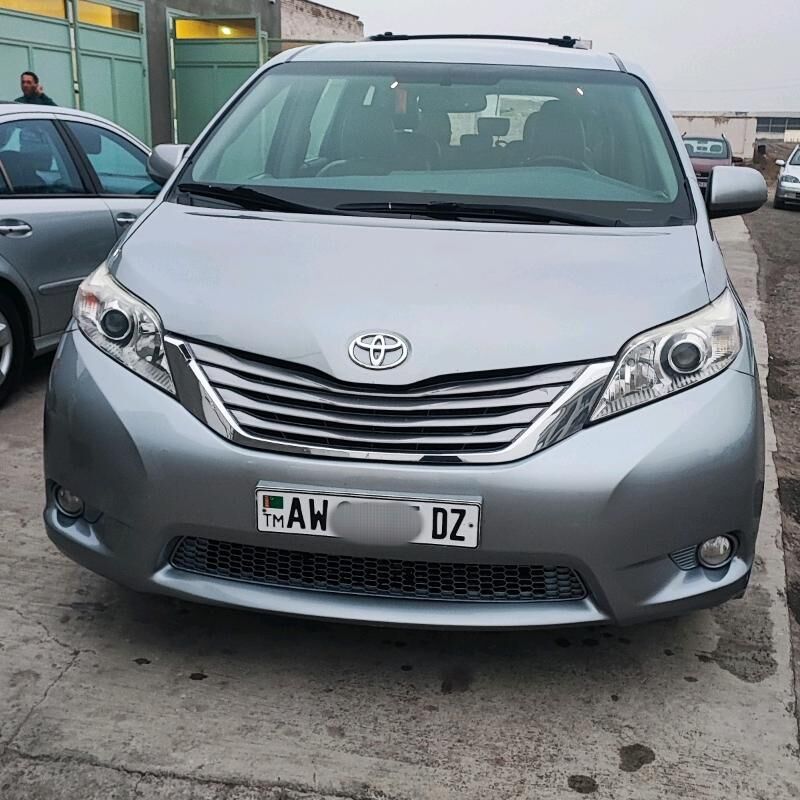 Toyota Sienna 2017 - 360 000 TMT - Köneürgenç - img 1