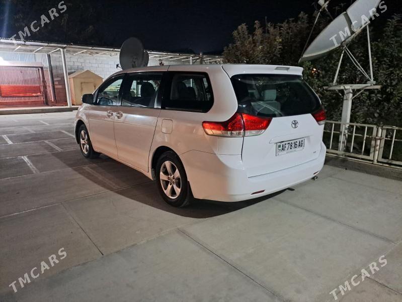 Toyota Sienna 2011 - 293 000 TMT - Гёкдепе - img 5