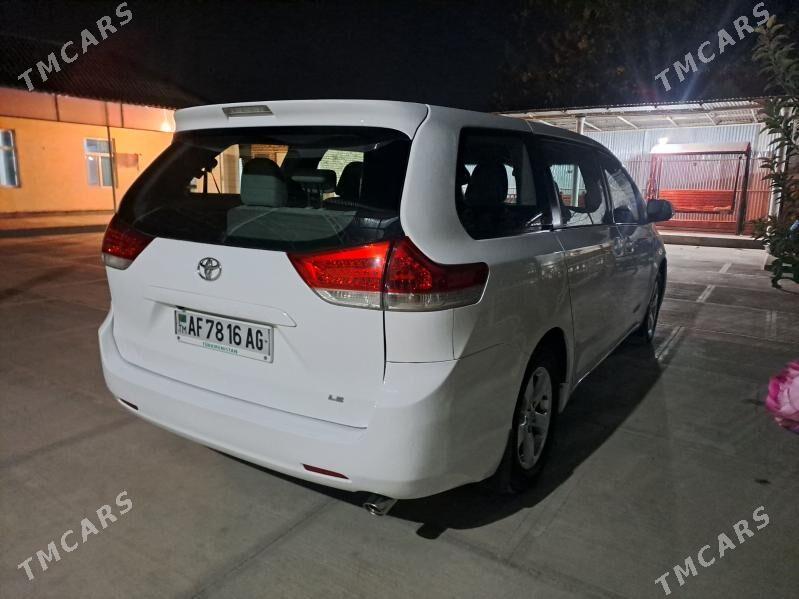 Toyota Sienna 2011 - 293 000 TMT - Гёкдепе - img 3
