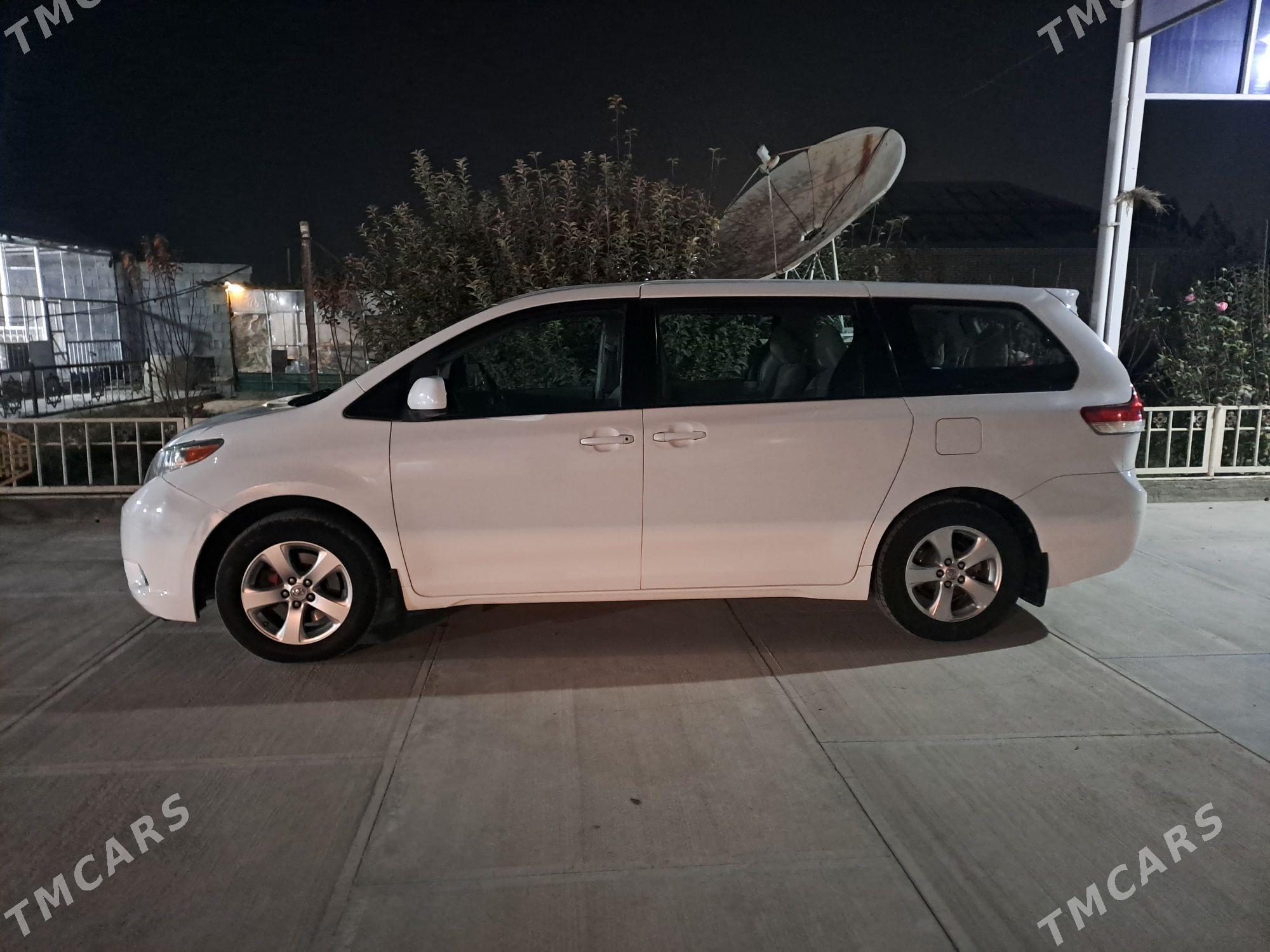 Toyota Sienna 2011 - 293 000 TMT - Гёкдепе - img 2