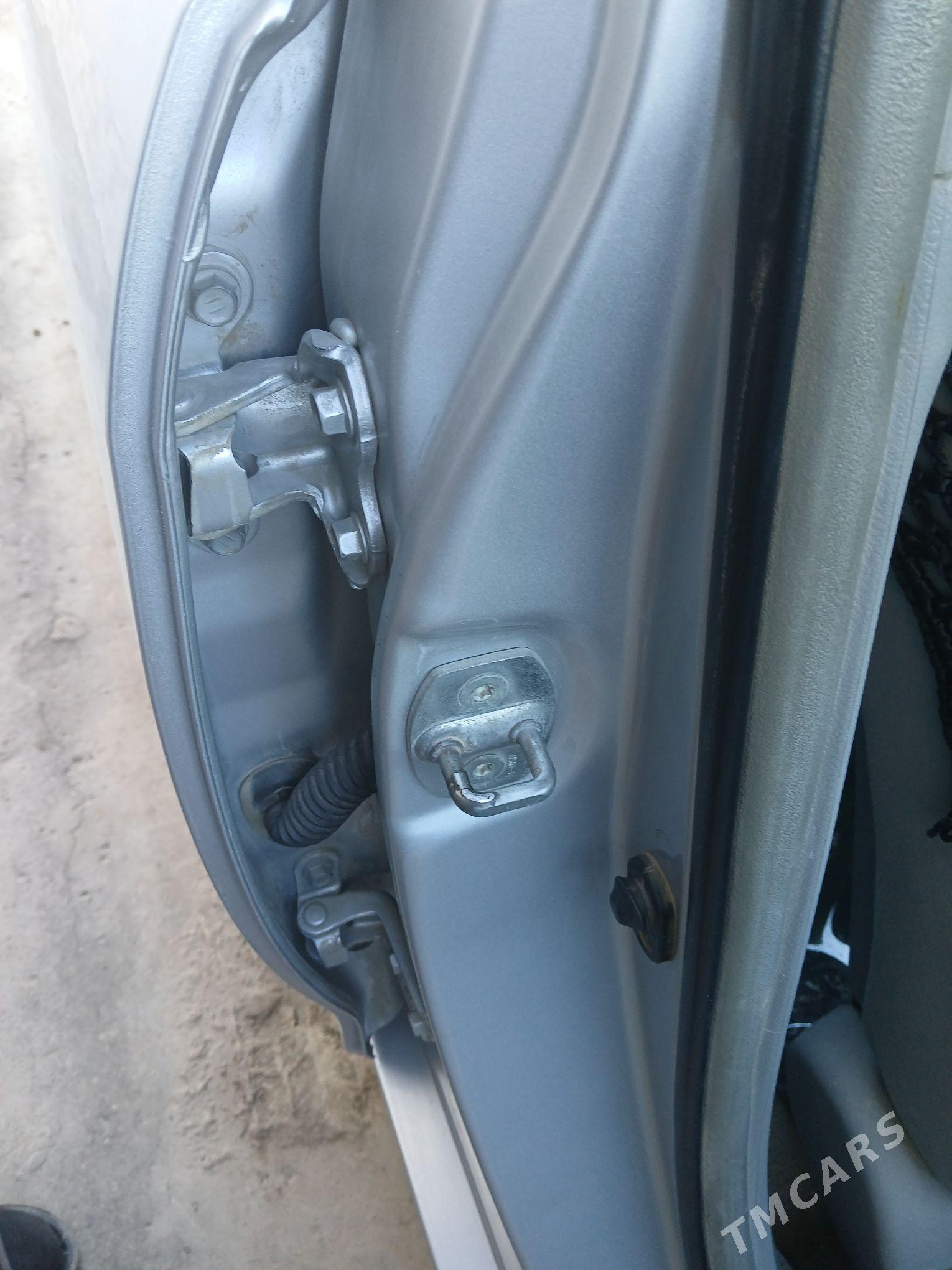 Toyota Camry 2010 - 152 000 TMT - Кёнеургенч - img 5