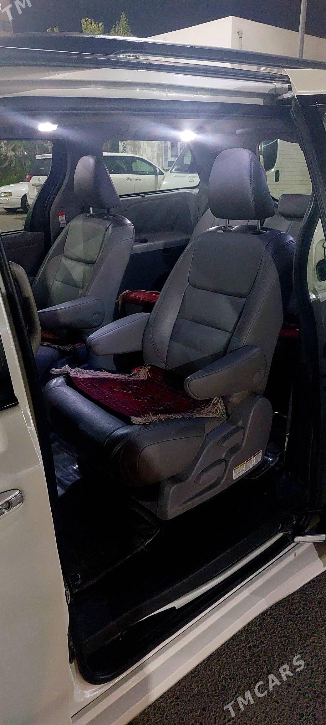 Toyota Sienna 2019 - 450 000 TMT - Мир 8 - img 4