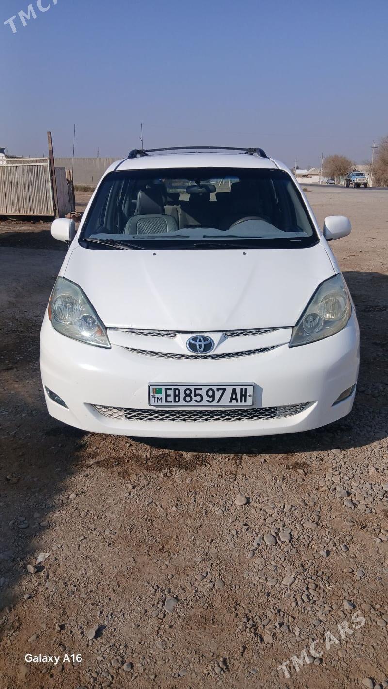 Toyota Sienna 2008 - 180 000 TMT - Теджен - img 5