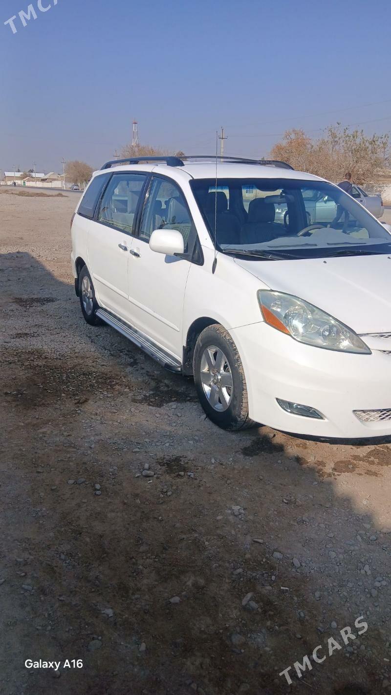 Toyota Sienna 2008 - 180 000 TMT - Теджен - img 4