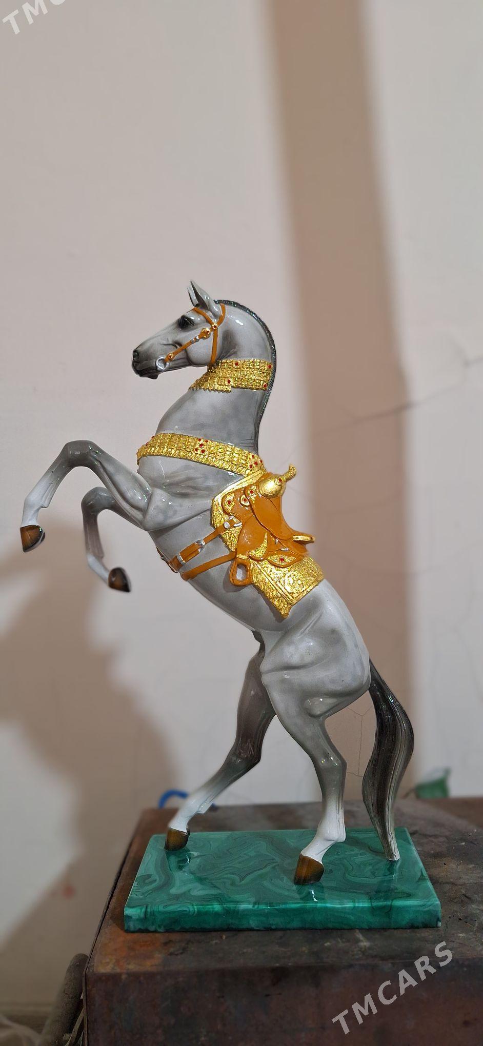 Sowgatlyk at heykeli - Ашхабад - img 4