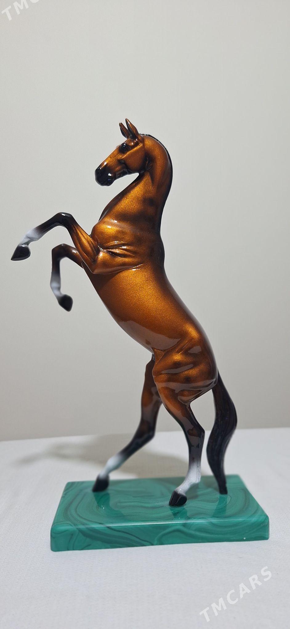 Sowgatlyk at heykeli - Ашхабад - img 2