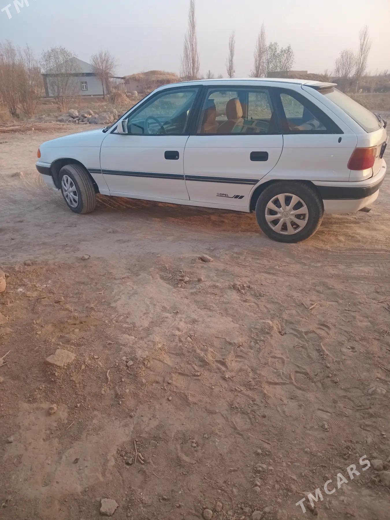 Opel Astra 1993 - 38 000 TMT - Гурбансолтан Едже - img 4