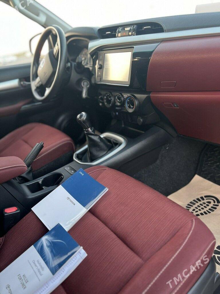 Toyota Hilux 2022 - 550 000 TMT - Ашхабад - img 8
